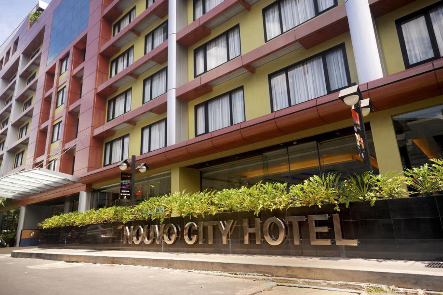 Nouvo City Hotel - Image 0