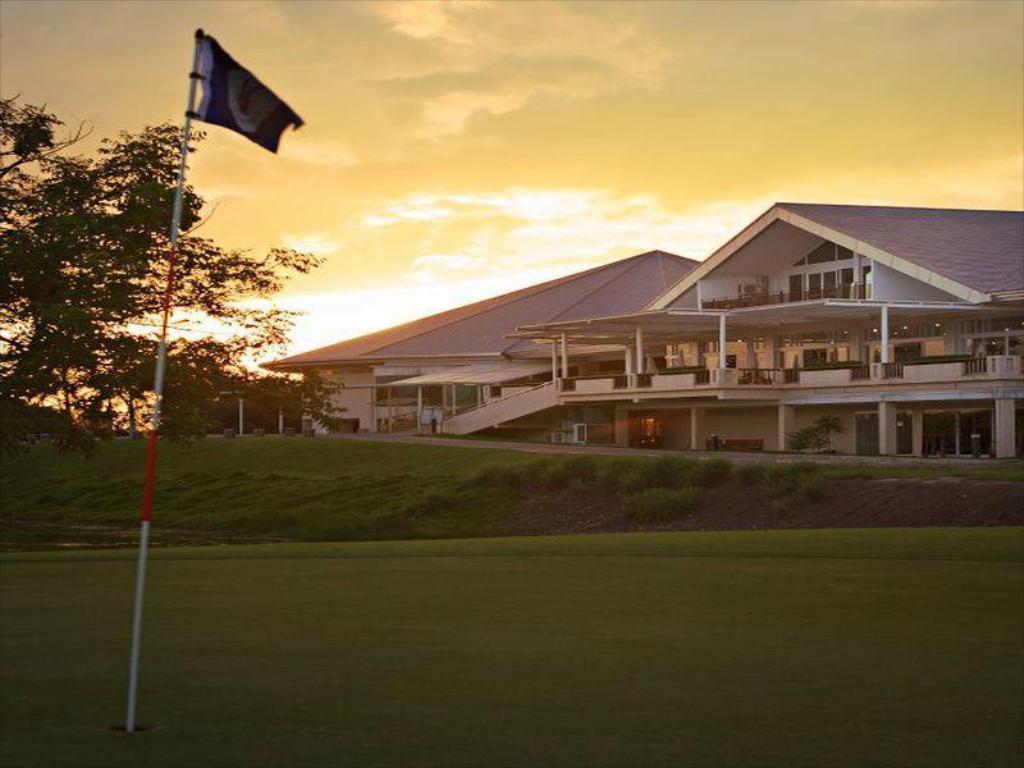 Uniland Golf & Resort - Image 0