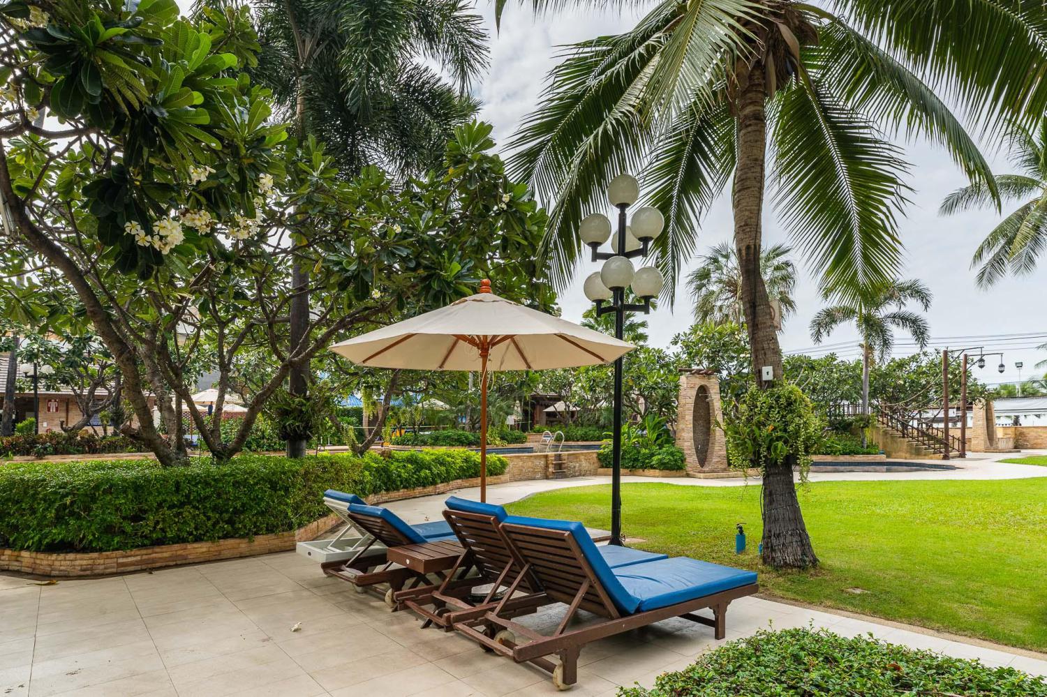 Jomtien Palm Beach Hotel And Resort - Image 3
