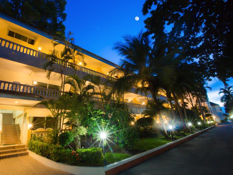Twin Palms Resort Pattaya - Image 1
