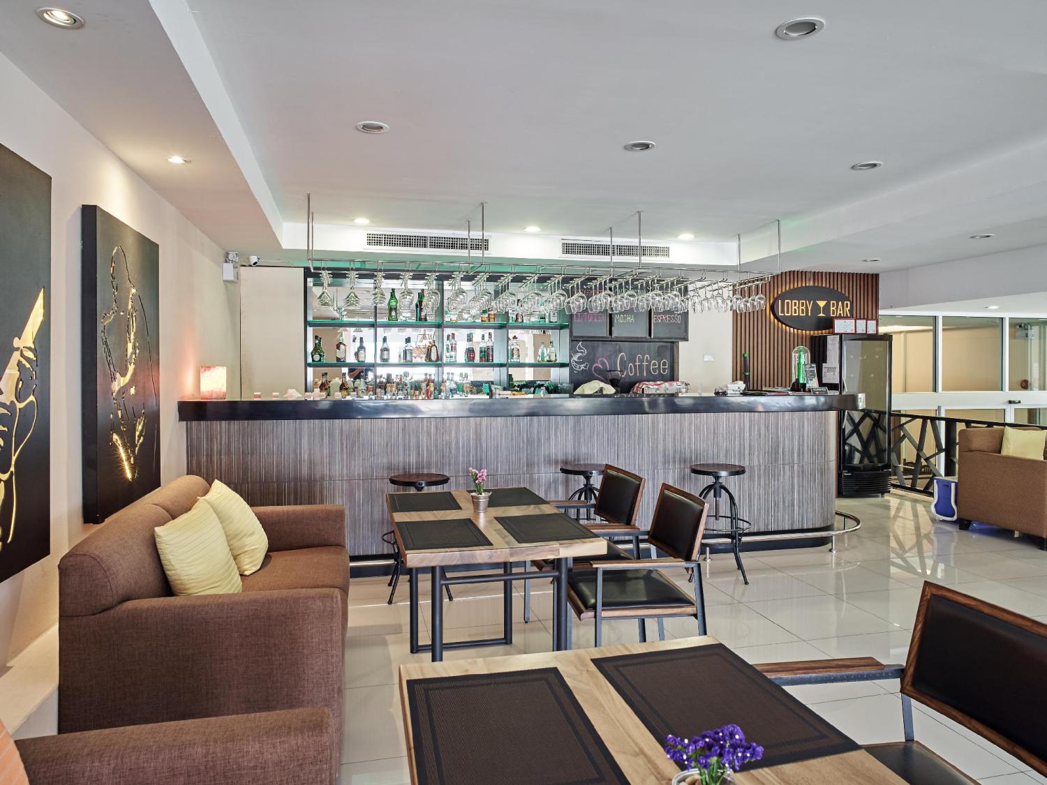 Adelphi Pattaya Hotel - Image 2