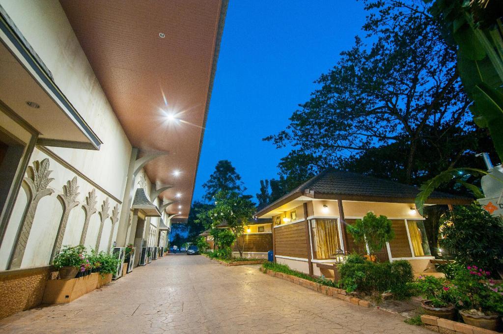 Nongkhai Tavilla Hotel and Convention Center - Image 2