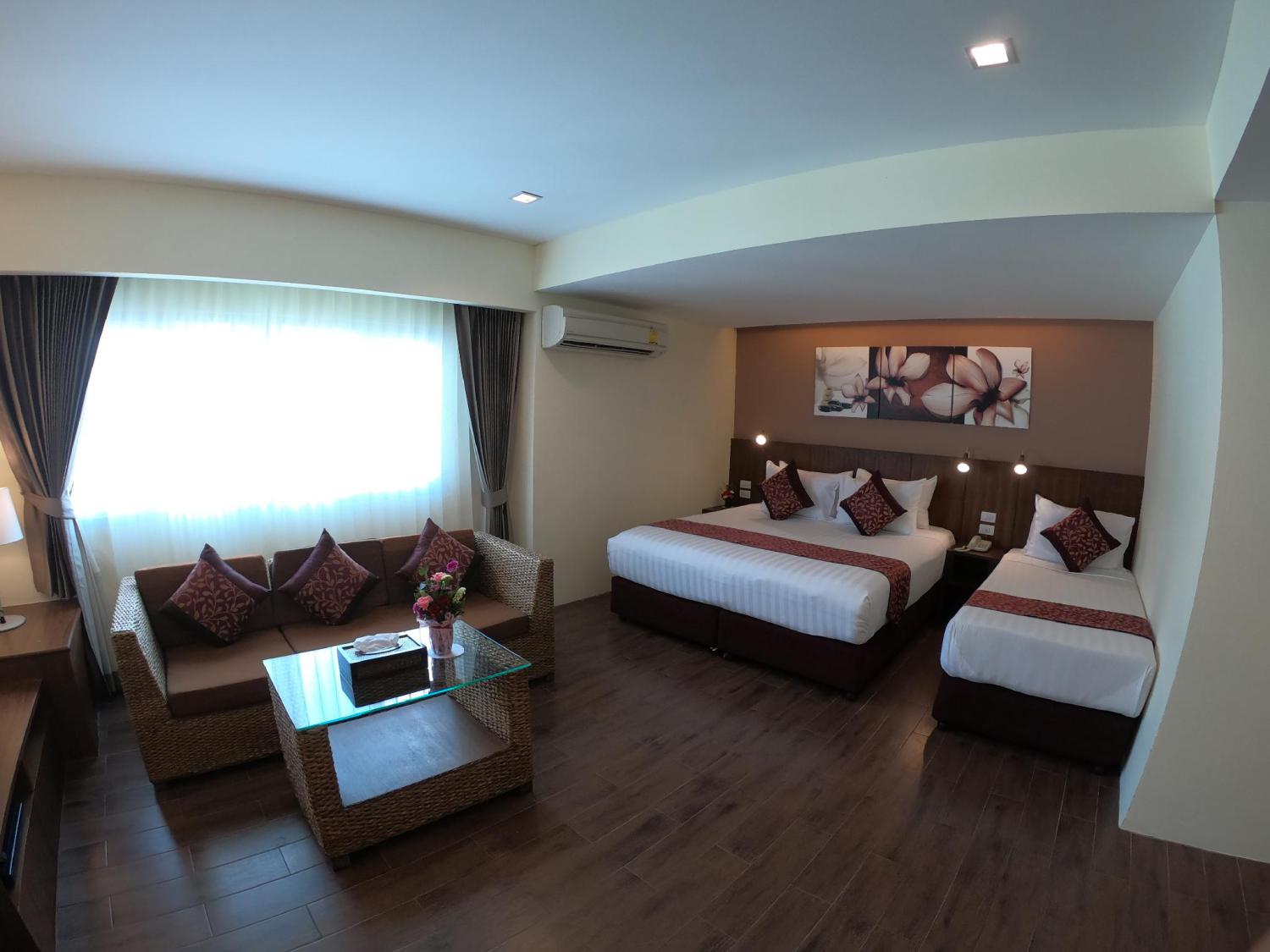 Bay Breeze Hotel Pattaya - Image 2