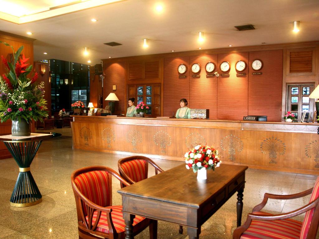 Royal Lanna Hotel - Image 2