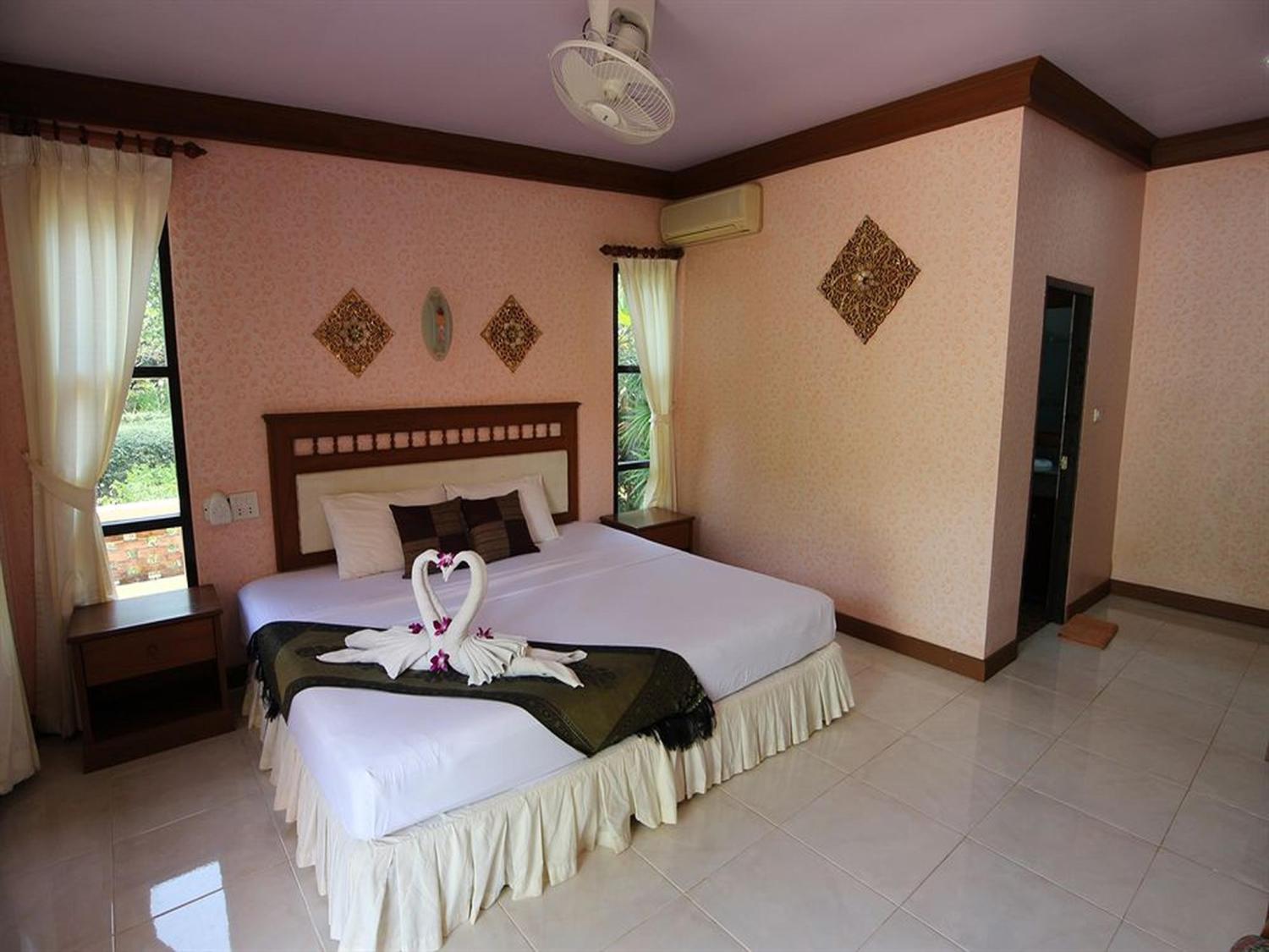 Lanta Villa Resort - Image 1