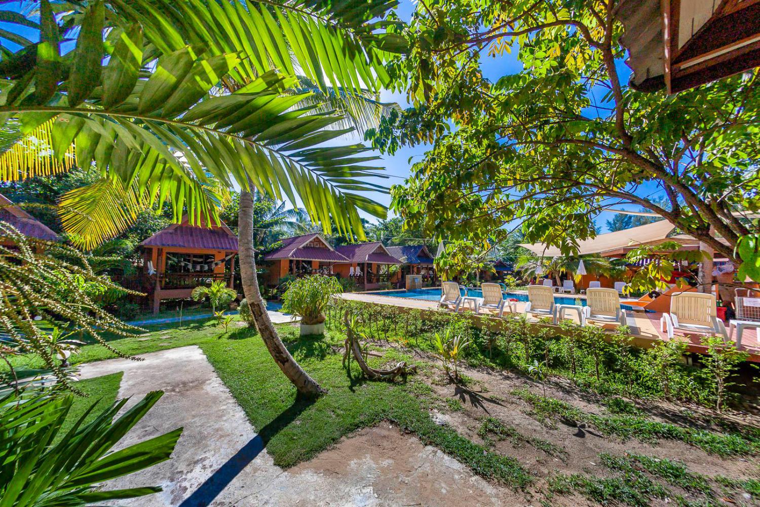 Lanta Pearl Beach Resort - 1