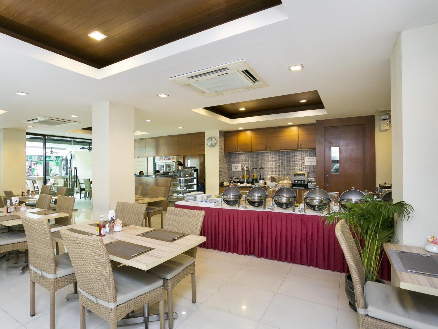 Bay Breeze Hotel Pattaya - Image 4