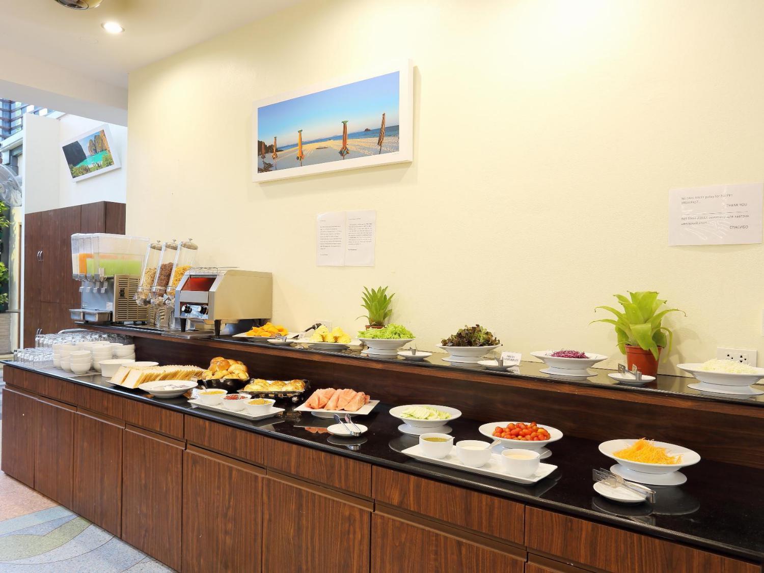 ON Hotel Phuket - Image 4