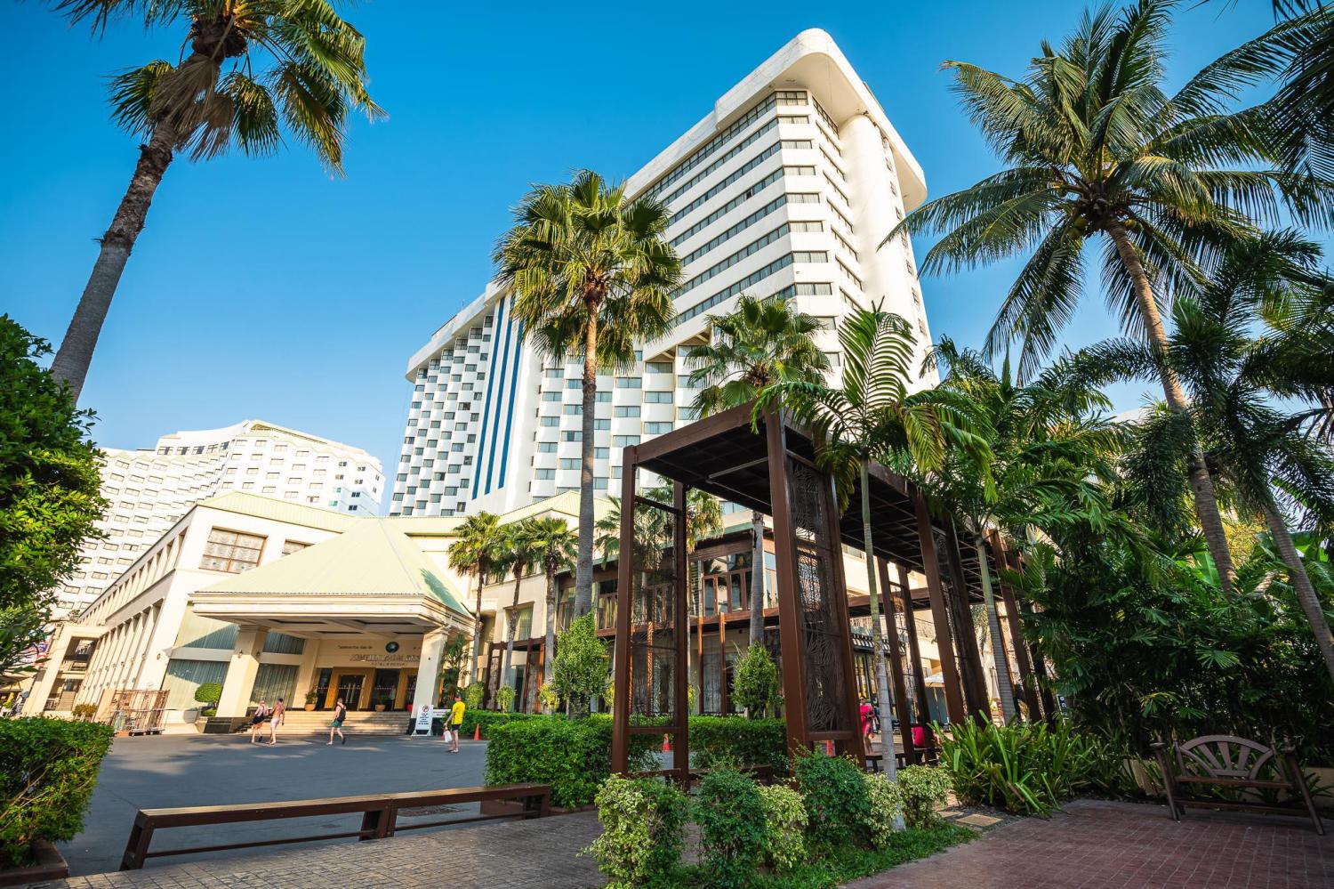 Jomtien Palm Beach Hotel And Resort - Image 2