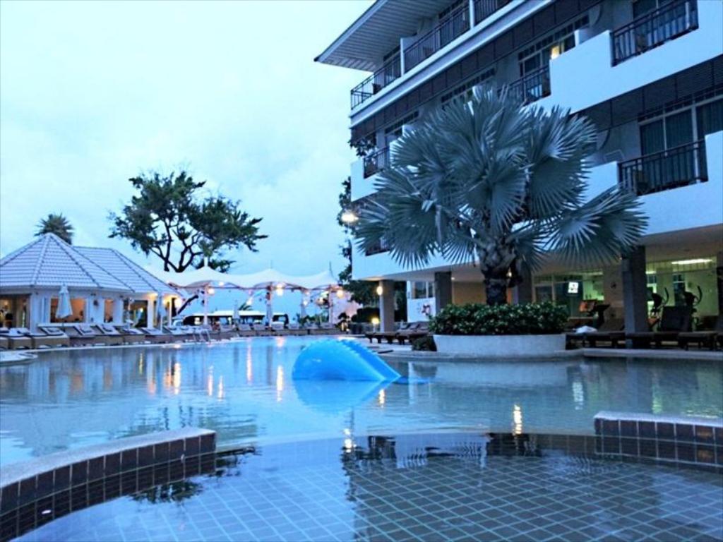 Pattaya Discovery Beach Hotel - Image 5