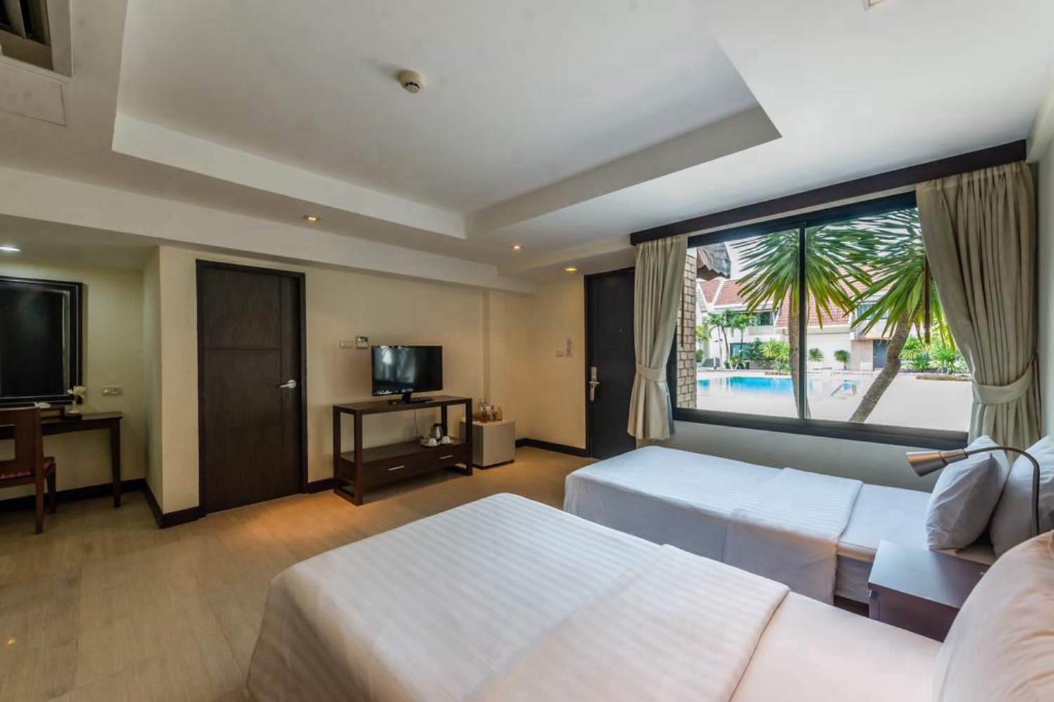 Hotel Tropicana Pattaya - Image 1