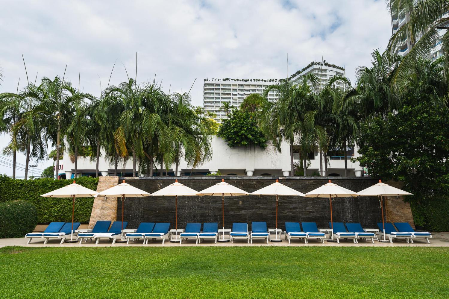 Jomtien Palm Beach Hotel And Resort - Image 4