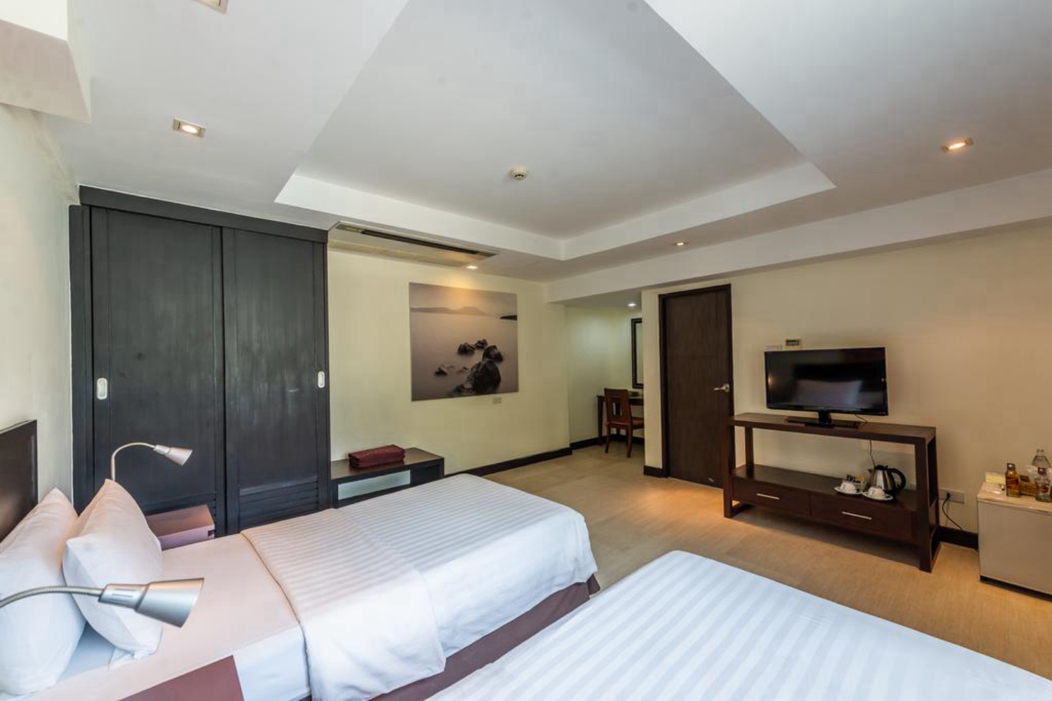 Hotel Tropicana Pattaya - Image 2